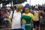 PORTO ALEGRE, RS, BRASIL - 2024.02.12 - Último dia do carnaval de blocos na Orla. FOTO: ANDRÉ ÁVILA, AGÊNCIA RBSNa foto: Casal fantasiado de Simpsons Diane da Costa e Maurício Bom.<!-- NICAID(15677410) -->