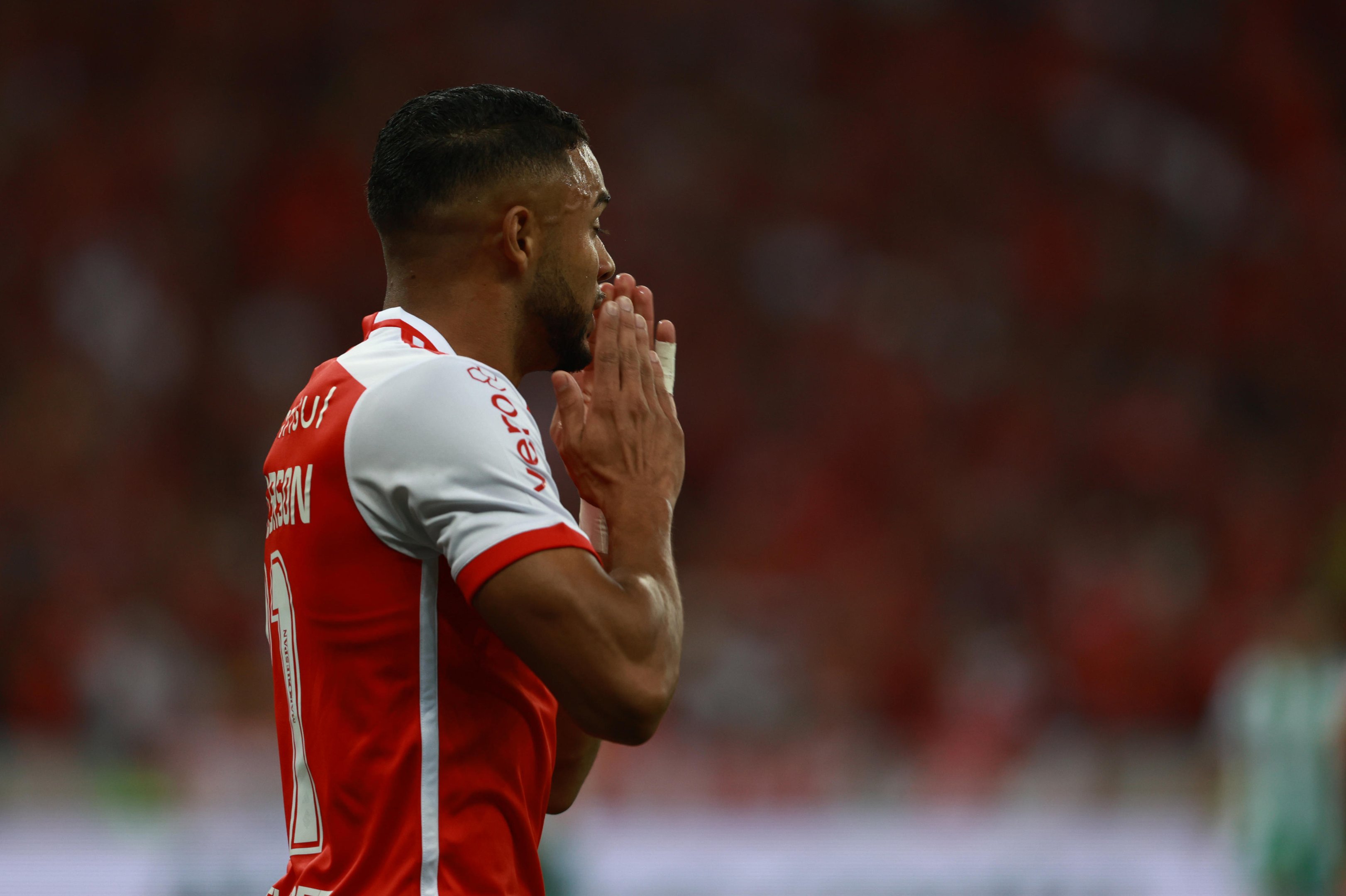 Inter quita d&iacute;vida com o Krasnodar e derruba transfer ban