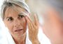 Da esfoliação ao peeling: os melhores (e mais indicados) tratamentos para renovar a pele