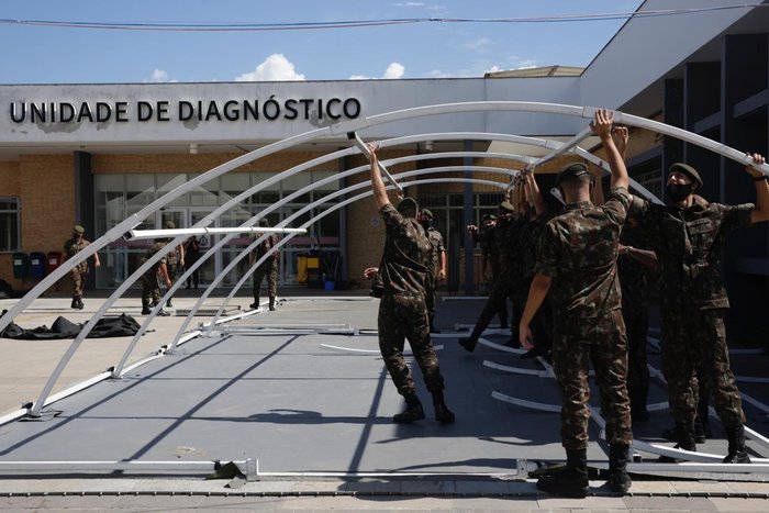 Montagem do hospital de campanha começou nesta sexta-feira