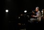 "Não posso fazer feio, especialmente em um dia como hoje", diz Chico Buarque durante show em Porto Alegre