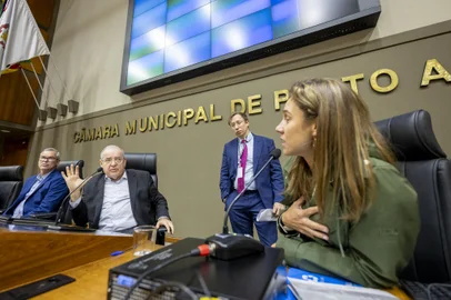 Sessão da Câmara Municipal de Porto Alegre. Vereadores Mauro Pinheiro, Idenir Cecchim e Mari Pimentel.<!-- NICAID(15570389) -->
