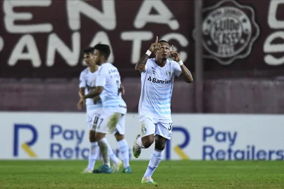 LANÚS, ARGENTINA - 29.04.2021 - O Grêmio visita o Lanús na Argentina, pela fase de grupos da Copa Sul-Americana.<!-- NICAID(14770399) -->