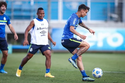 Treino Gremio RS - FUTEBOL/TREINO GREMIO - ESPORTES - Jogadores do Gremio realizam treino durante a tarde desta quarta-feira, na preparação para o Campeonato Brasileiro 2021. FOTO: LUCAS UEBEL/GREMIO/DIVULGAÇÃOEditoria: SPOIndexador: Lucas UebelSecao: futebolFonte: Gremio.netFotógrafo: Treino Gremio <!-- NICAID(14962959) -->