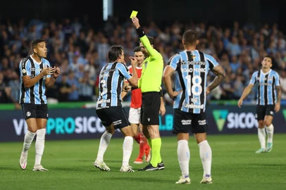 Clássico GreNal 442 no estádio Couto Pereira, em Curitiba, pelo Brasileirão Série A 2024 - Foto: Jefferson Botega/Agência RBS<!-- NICAID(15795668) -->