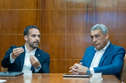 Após reunião com Melo, Leite promete mais recursos para unidade de queimados do HPS e para obras das UPAs<!-- NICAID(16001845) -->