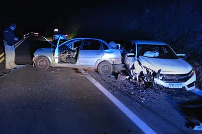 Acidente entre dois carros deixa quatro feridos na BR-285; bebê de um ano segue internada<!-- NICAID(16030904) -->