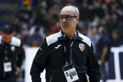 Peri Fuentes, técnico da ACBF, campeão da Libertadores<!-- NICAID(16297532) -->