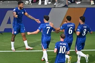 Chelsea's English defender #24 Reece James (L) celebrates with teammates after scoring his team's first goal during the FIFA Club World Cup 2025 round of 16 football match between Portugal's Benfica and England's Chelsea at the Bank of America Stadium in Charlotte on June 28, 2025. (Photo by ANGELA WEISS / AFP)Editoria: SPOLocal: CharlotteIndexador: ANGELA WEISSSecao: soccerFonte: AFPFotógrafo: STF<!-- NICAID(16069644) -->