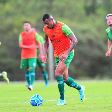 CAXIAS DO SUL, RS, BRASIL, 17/03/2023. Jogo-treino do Juventude no Centro de Formação de Atletas e Cidadãos (Cfac). O Ju se prepara para a Série B do Campeonato Brasileiro 2023. Na foto, zagueiro Felipe Carvalho. (Porthus Junior/Agência RBS)Indexador:                                 <!-- NICAID(15378903) -->