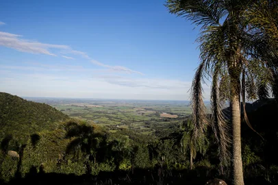 SILVEIRA MARTINS, RS, BRASIL - 2023.06.29 - Quarta Colônia e Caçapava do Sul são reconhecidos pela UNESCO como geoparques mundiais. A iniciativa qualificará a região e trará investimentos de hotelaria, gastronomia, roteiros turísticos, entre outros. Na foto:João Nilo, um dos Proprietários da Quinta Marco 50 (Foto: ANDRÉ ÁVILA/ Agência RBS)Indexador: Andre Avila<!-- NICAID(15484995) -->