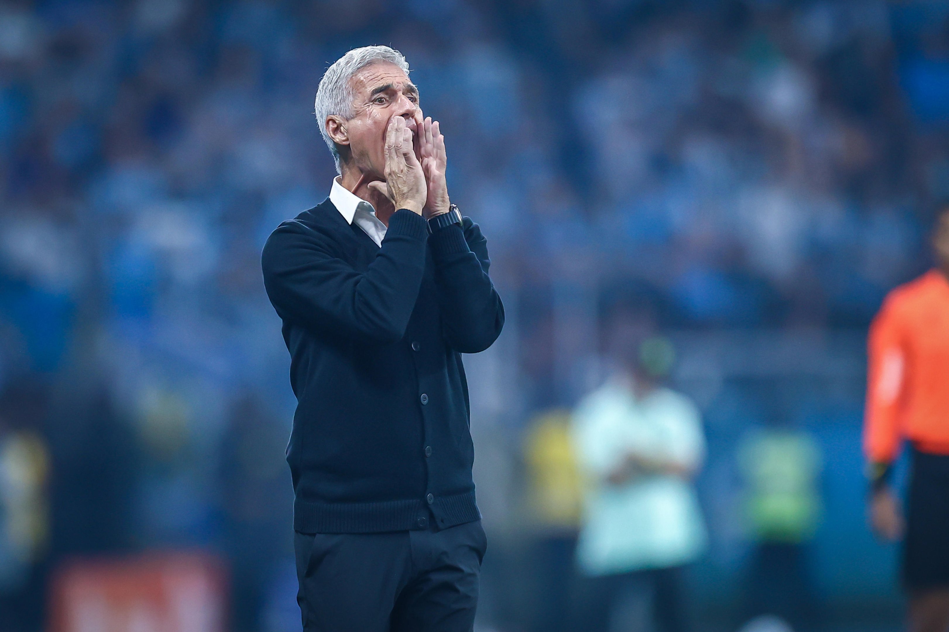 Luís Castro critica calendário após classificação do Grêmio