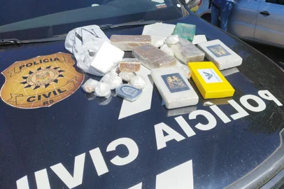 Operação policial apreende 20 kg de drogas e prende cinco pessoas por tráfico em Vacaria <!-- NICAID(16000797) -->