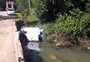Idosa morre após carro cair de ponte em Caraá