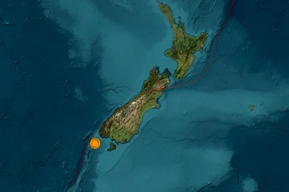 Um terremoto de magnitude 6,7 foi registrado no início da tarde de terça-feira (25), no horário local, na ilha sul da Nova Zelândia, segundo o Serviço Geológico dos Estados Unidos (USGS, na sigla em inglês). Inicialmente, a magnitude havia sido estimada em 7,0.<!-- NICAID(16003127) -->