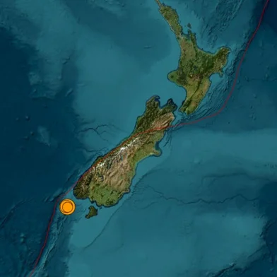 Um terremoto de magnitude 6,7 foi registrado no início da tarde de terça-feira (25), no horário local, na ilha sul da Nova Zelândia, segundo o Serviço Geológico dos Estados Unidos (USGS, na sigla em inglês). Inicialmente, a magnitude havia sido estimada em 7,0.<!-- NICAID(16003127) -->