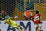Quem é Ustari, goleiro que salvou o time de Messi no  Mundial de Clubes
