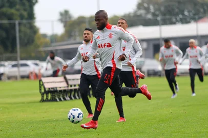PORTO ALEGRE, 22/7/2025 - Na manhã desta terça-feira (22/7), o elenco do Inter finalizou a preparação com um treinamento fechado no CT Parque Gigante.<!-- NICAID(16085437) -->