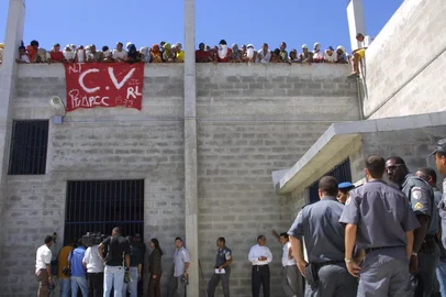 Motim em BAngu 5#PÁGINA:42#EDIÇÃO:2FD Fonte: AG Fotógrafo: Guilherme Pinto<!-- NICAID(909959) -->