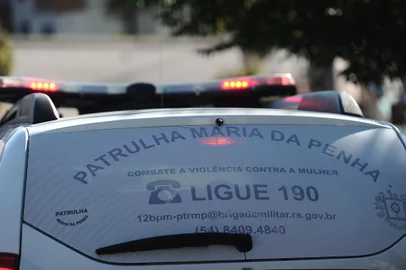 CAXIAS DO SUL, RS, BRASIL (15/04/2020)Evitando contato, Patrulha Maria da Penha continua a acompanhar 28 medidas protetivas em vigor em Caxias do Sul. (Antonio Valiente/Agência RBS)<!-- NICAID(14477859) -->