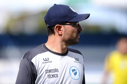 VACARIA, RS, BRASIL (14/02/2019)Time do Glória se prepara para divisão de aceso. Na foto, técnico Júlio Cesar Nunes. (Antonio Valiente/Agência RBS)<!-- NICAID(13958836) -->
