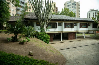 Casa que receberá a mostra CasaCor RS, na rua Carlos Trein Filho, nº 735. O espaço fica no bairro Bela Vista.<!-- NICAID(15394478) -->