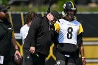 Novo treinador do Steelers, Mike McCarthy ao lado de Aaron Rodgers<!-- NICAID(16324046) -->