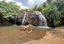 Secretaria do Meio Ambiente do Mato Grosso aplica multa por casal tingir cachoeira de azul em chá revelação