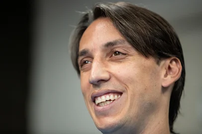 Pedro Geromel, zagueiro do Grêmio concede entrevista falando sobre sua despedida do tricolor.Arena do Grêmio fez uma homenagem com exposição e túnel do tempo da história do atleta no clube. Exposição mostrou a carreira do zagueiro junto ao Grêmio.<!-- NICAID(15928474) -->