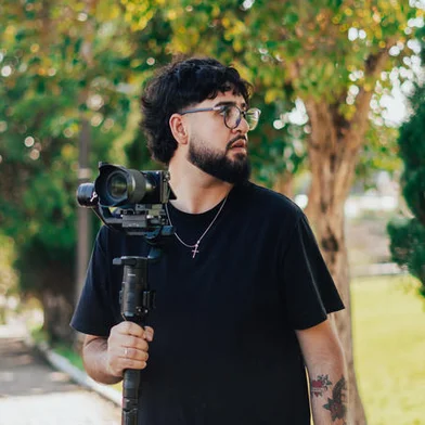 O fotógrafo caxiense Luis Gustavo dos Santos Rodrigues lançou um projeto de fazer uma foto por dia durante 30 dias. Fotos foram publicadas na rede social Instagram e começaram a fazer sucesso. Na foto, o próprio Luis Gustavo. <!-- NICAID(15733854) -->