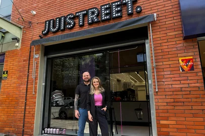 Gabriela Brochetto e Alexandre Bertolucci estão à frente da franquia da Juistreet em Caxias do Sul. Unidade inaugura nesta quinta-feira (24). <!-- NICAID(16023228) -->