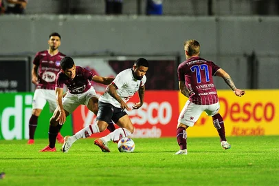 CAXIAS DO SUL, RS, BRASIL, 29/01/2025. Caxias x Brasil-Pe, jogo válido pela terceira rodada do Campeonato Gaúcho 2025 (Gauchão SuperBet) e realizado no estádio Centenário. (Porthus Junior/Agência RBS)Indexador: BTK                             <!-- NICAID(15964528) -->