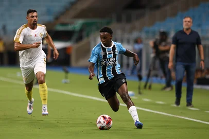 Bruno Todeschini / Agencia RBS PORTO ALEGRE, RS , BRASIL, 14-01-2026: Grêmio x São José, partida válida pela segunda rodada do Gauchão 2026, na Arena. O Tricolor terá que jogar sem público cumprindo punição aplicada pelo STJD. Foto: Bruno Todeschini/Agencia RBS<!-- NICAID(16204408) -->