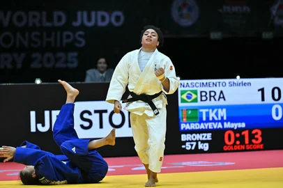 Brazil's Shirlen Nascimento and Turkmenistan's Maysa Pardeyeva (blue) react during  the women's -57kg bronze match of the Judo World Championships at the Papp Laszlo Arena in Budapest, Hungary on June 15, 2025. (Photo by Attila KISBENEDEK / AFP)<!-- NICAID(16060004) -->