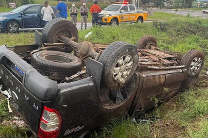 Três pessoas ficam feridas em um acidente em Coxilha<!-- NICAID(16025413) -->