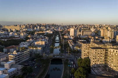 PORTO ALEGRE, RS, BRASIL - 03/12/2024 - Materia especial sobre o Arroio Dilúvio - Na imagem, o Arroio Cascata. FOTO: JEFFERSON BOTEGA, AGÊNCIA RBS<!-- NICAID(15927389) -->