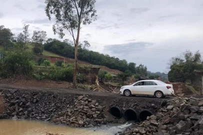 Acesso no Arroio do Carvalho, em Caraá, que foi bloqueado pela prefeitura do município. Foto: Ascom/Daer<!-- NICAID(15465479) -->