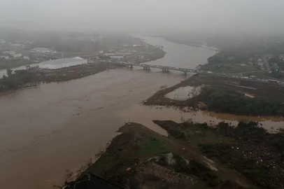 Lajeado novamente alagada em alguns pontos.Na imagem ruas e praças alagadas no centro, em torno de 800 metros do Rio Taquari.Jefferson Botega/Agencia RBS<!-- NICAID(15790706) -->