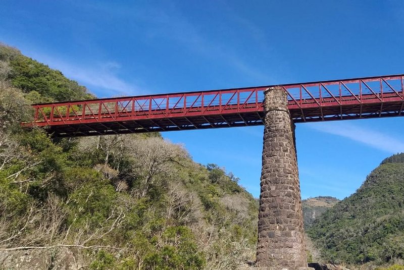 Prefeitura de Caxias conclui obra de recuperação da ponte dos Korff<!-- NICAID(14853746) -->