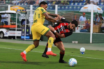 SP - BRASILEIRÃO/MIRASSOL X VITÓRIA - ESPORTES - Lance da partida entre Mirassol e Vitória, válida pela 27ª rodada do Campeonato   Brasileiro<!-- NICAID(16364940) -->