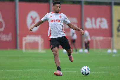 Victor Gabriel em treino do Inter antes da partida contra o Sport pelo Brasileirão<!-- NICAID(16148845) -->
