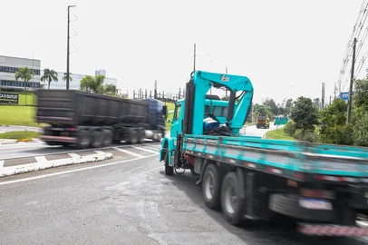 CAXIAS DO SUL, RS, BRASIL, 06/04/2026. Obras do novo viaduto da RS-122, em Caxias, alteram o trânsito no bairro Nossa Senhora da Saúde. (Neimar De Cesero/Agência RBS)Indexador: Neimar De Cesero<!-- NICAID(16259707) -->