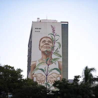 PORTO ALEGRE, RS, BRASIL - 10.01.2022 - Inauguração do megagrafite no prédio do Daer. (Foto: Anselmo Cunha/Agencia RBS)<!-- NICAID(14986716) -->
