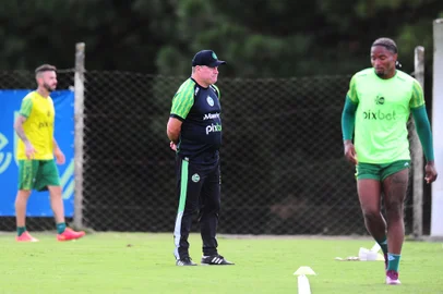 CAXIAS DO SUL, RS, BRASIL, 15/03/2023. Treino do Juventude no retorno do técnico Pintado ao comando do time. O Ju está se preparando para a série B do Campeonato Brasileiro 2023. Na foto, técnico Pintado. (Porthus Junior/Agência RBS)Indexador:                                 <!-- NICAID(15376344) -->