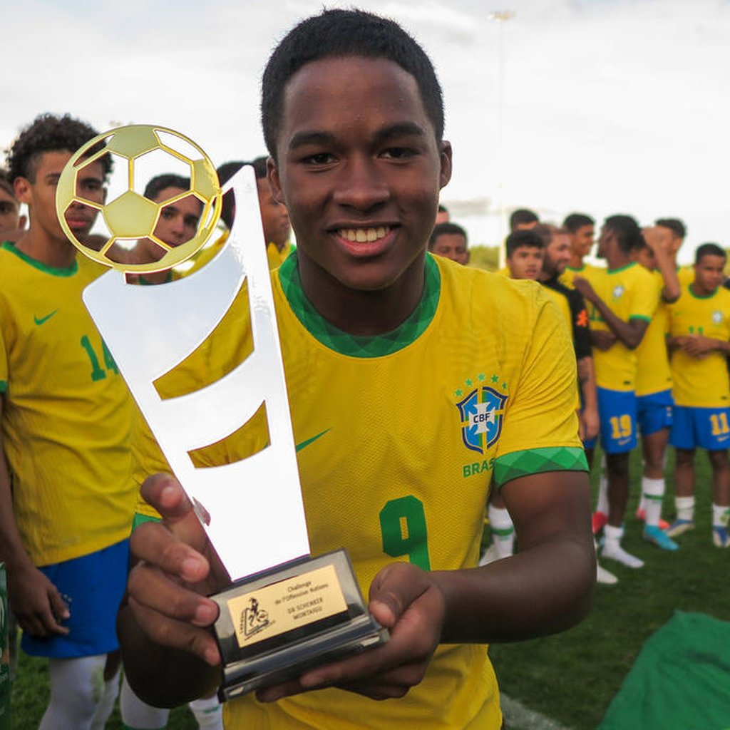 FAZENDO HISTÓRIA! Endrick se tornou o atleta mais jovem do Palmeiras a representar a seleção brasileira 