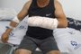 Cinco dias após ser esfaqueado, trabalhador de Passo do Sobrado,  José Alves da Silveira, aguarda transferência para receber cirurgia que pode devolver o movimento das mão.<!-- NICAID(15629454) -->