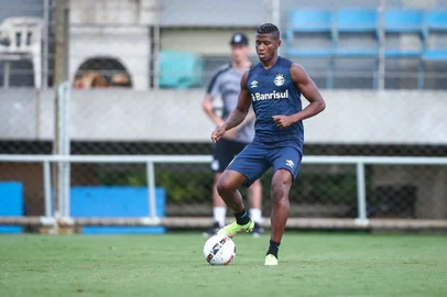 Orejuela em treino do Grêmio
