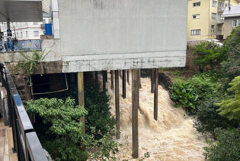 GARIBALDI, RS, BRASIL, 30/04/2024Alagamentos devido as chuvas em Garibaldi, na foto posto de combstível Modelo(Porthus Junior/Agencia RBS)<!-- NICAID(15749335) -->