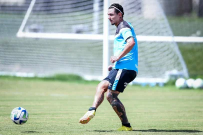 RS - FUTEBOL/TREINO GREMIO  - ESPORTES - Jogadores do Gremio realizam treino durante a manha desta domingo, no EstÃ¡dio Barradao, em Salvador, na preparaÃ§Ã£o para a partida contra o Bahia, valida pelo Copa do Brasil 2023. FOTO: LUCAS UEBEL/GREMIO FBPA<!-- NICAID(15474483) -->