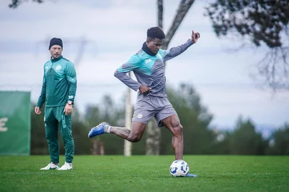 Juventude treinou para enfrentar o Bragantino com zagueiro Cipriano<!-- NICAID(16045229) -->